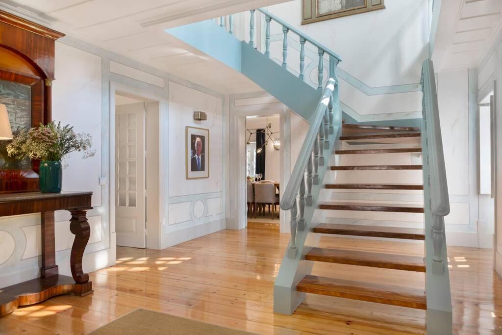 Amazing 4 Bedroom With Pool, View & Garden *