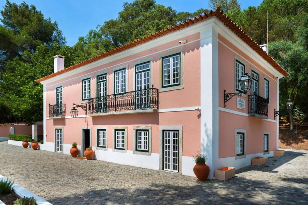Amazing 4 Bedroom With Pool, View & Garden Villa Lisbon