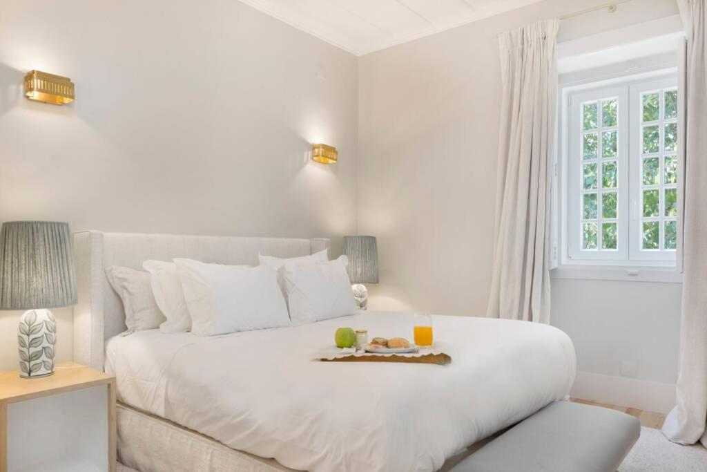 Amazing 4 Bedroom With Pool, View & Garden Villa Lisbon