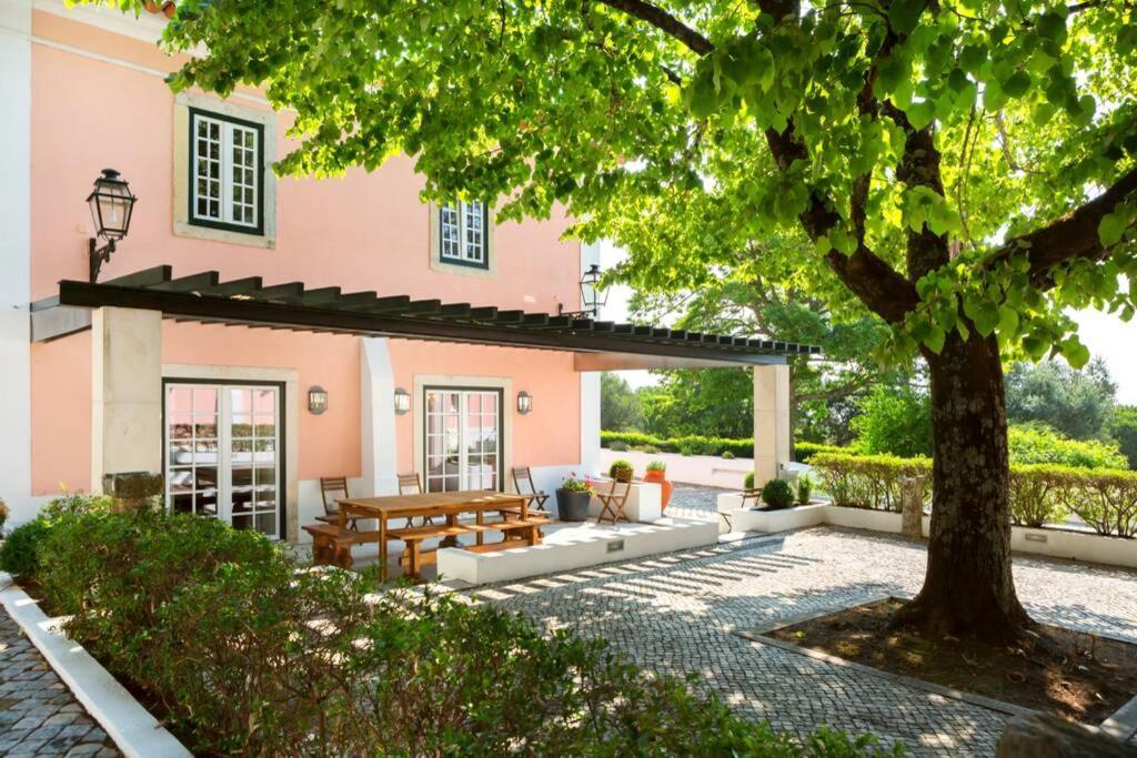 Amazing 4 Bedroom With Pool, View & Garden *