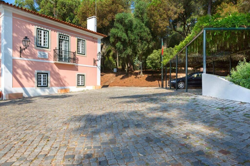 Amazing 4 Bedroom With Pool, View & Garden Villa Lisbon