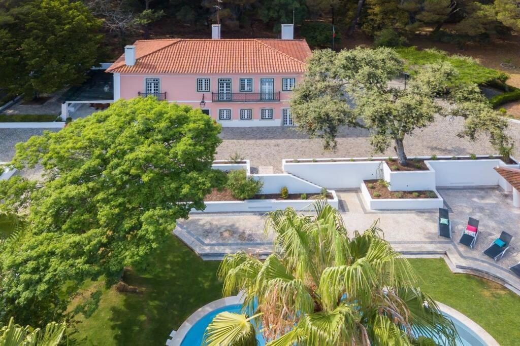 Amazing 4 Bedroom With Pool, View & Garden Villa Lisbon